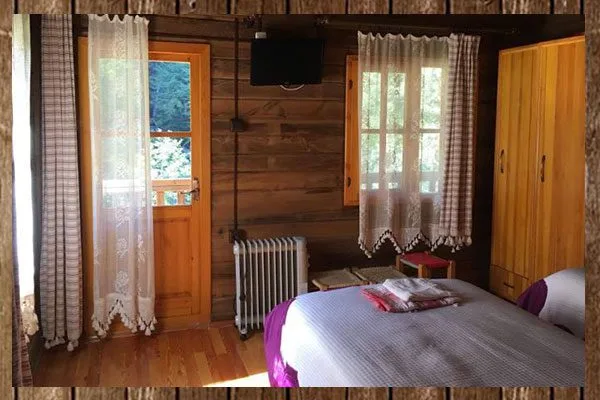 Bungalov suit ebeveyn odası - çift kişilik yatak, gardrop ve yağlı radyatör