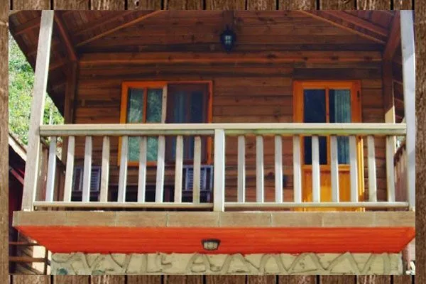 Mençuna Konakları bungalov suit oda dış görünümü ve ahşap balkonu - Arhavi Artvin