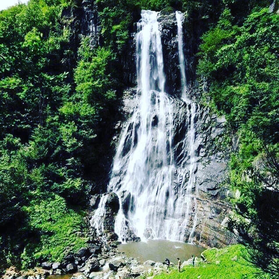 Mençuna Şelalesinde tatil keyfi