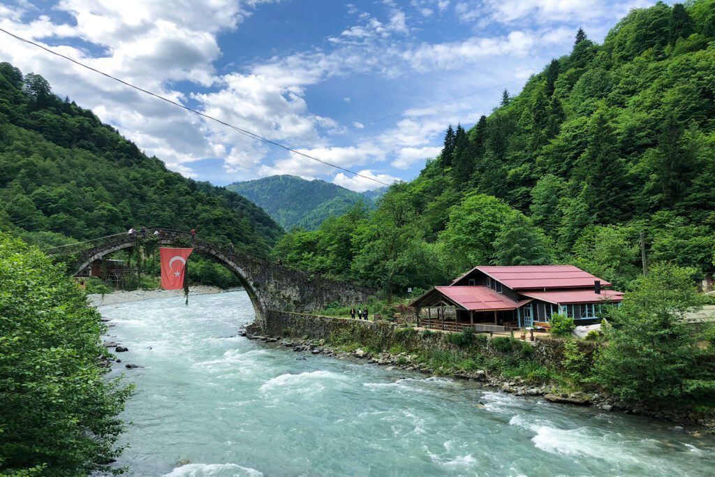 Çamlihemşin gezilecek yerler