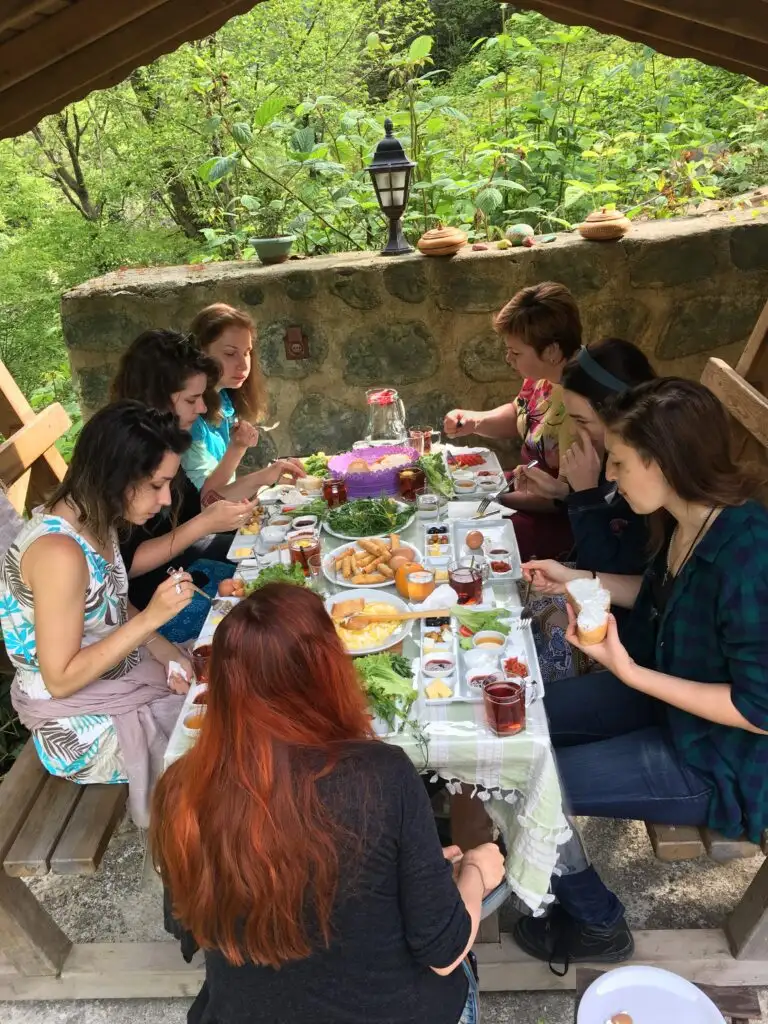 Mençuna Konakları Yöresel Karadeniz Kahvaltısı