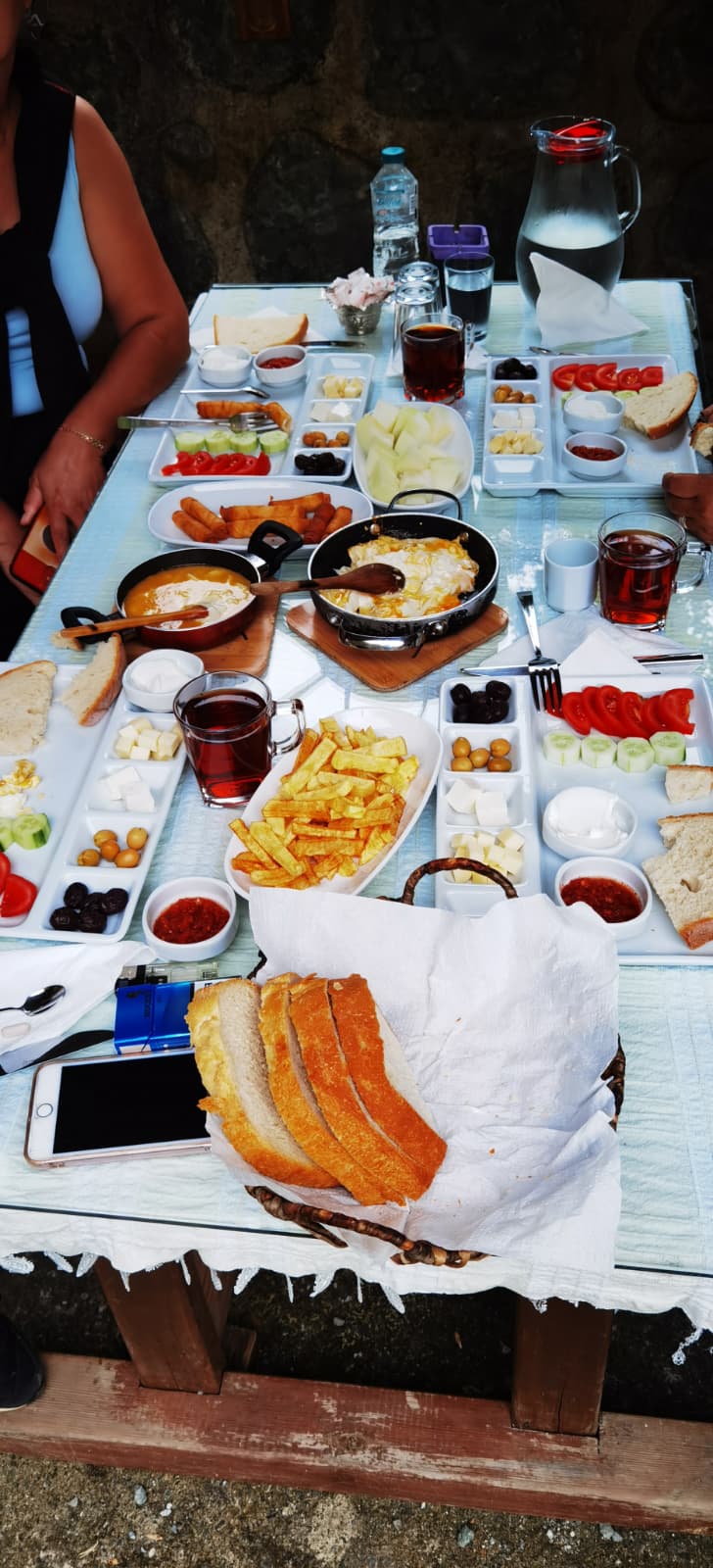 Çifte kemer köprüler yakını Karadeniz kahvaltısı