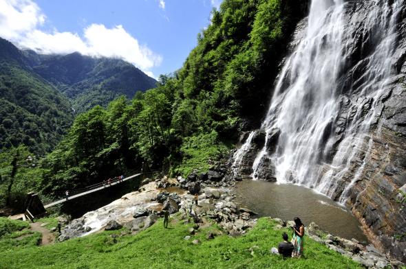 Alternative to Uzungol hotels - Mencuna Waterfall and valley