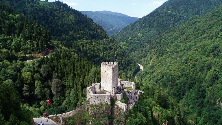 Zilkale 2026: Nerede, Nasıl Gidilir? Kapsamlı Rehber