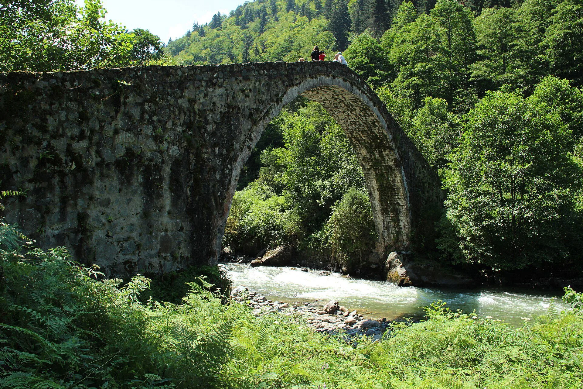 Fırtına Vadisi taş kemer köprü ve Fırtına Deresi