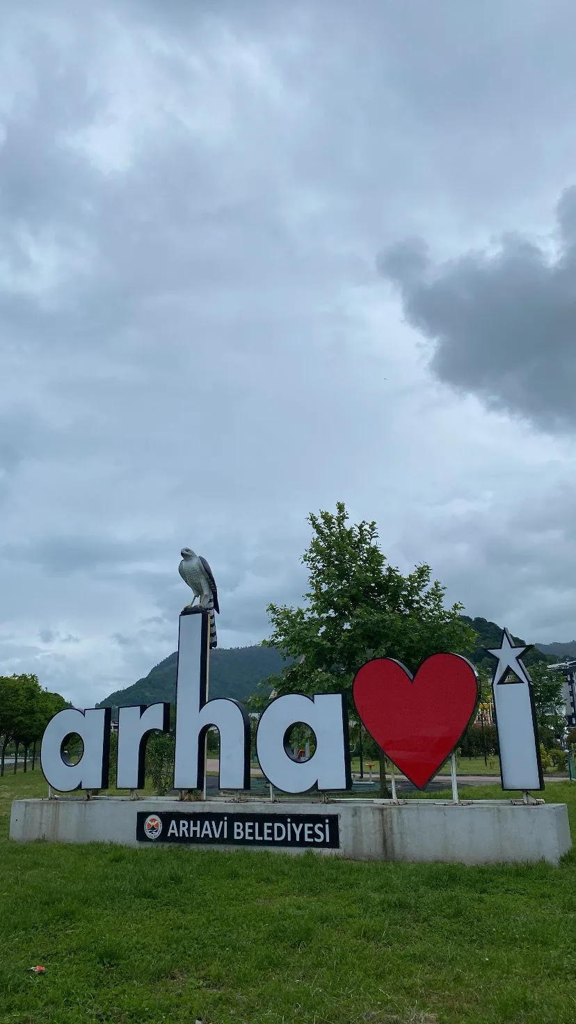 Arhavi Festivali kortej yürüyüşünün geçtiği Arhavi yürüyüş alanı