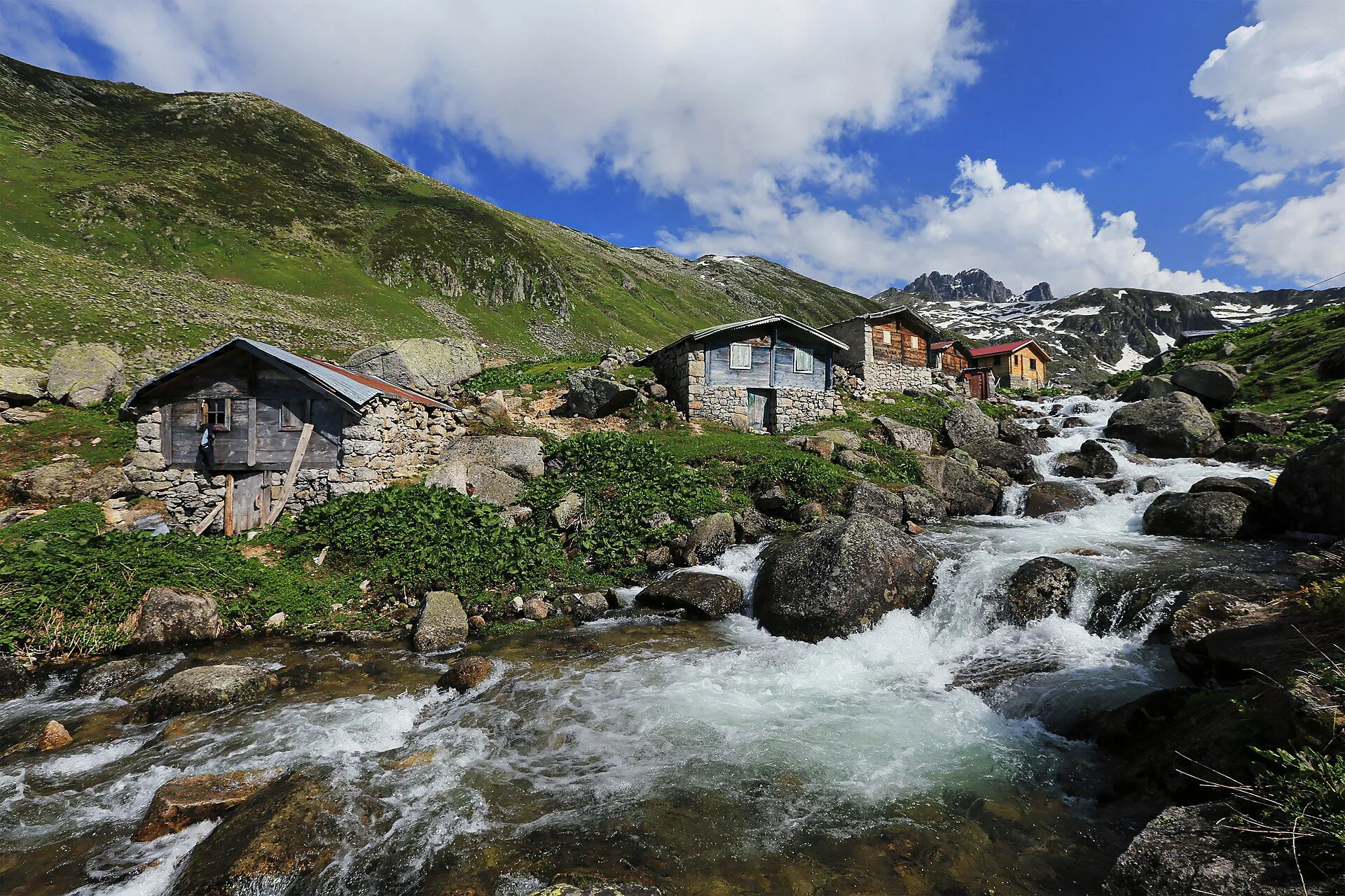 doğu karadeniz dağ evleri — Altıparmak Yaylası, Kaçkar Dağları