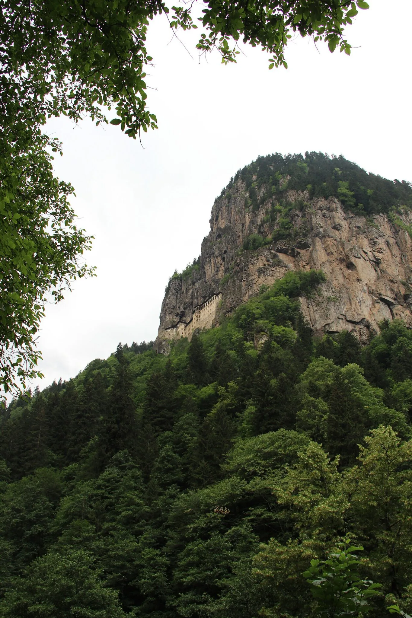 Sümela Manastırı manzarası — uzungöl otelleri