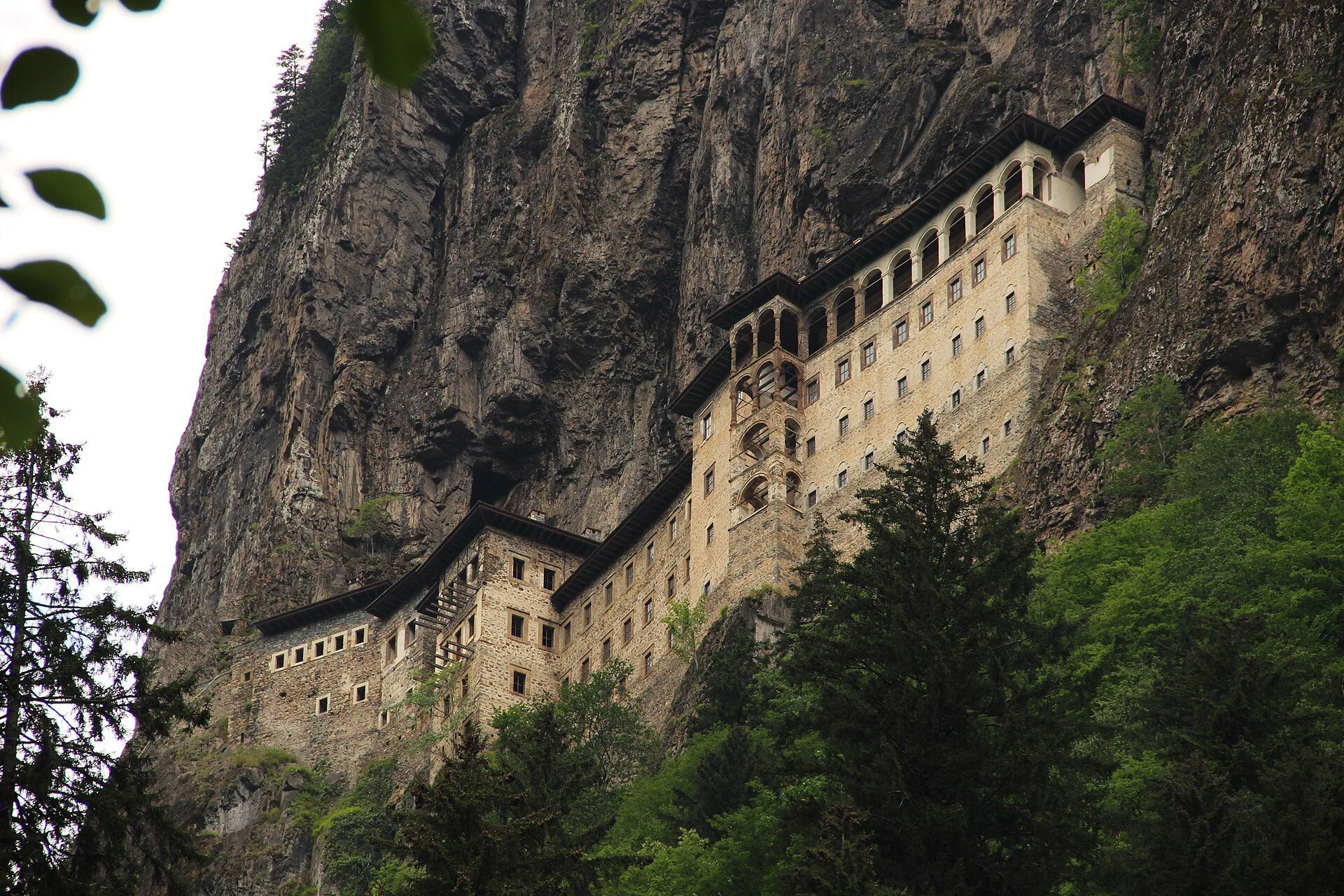 Sümela Manastırı manzarası — trabzon gezilecek yerler
